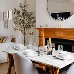 Stylish & Comfortable Modern Getaway *