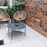 Stylish & Comfortable Modern Getaway Nyaraló *