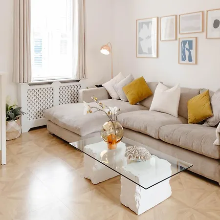 Stylish & Comfortable Modern Getaway Сasa de vacaciones York