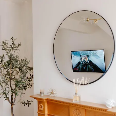 Stylish & Comfortable Modern Getaway Feriehus York