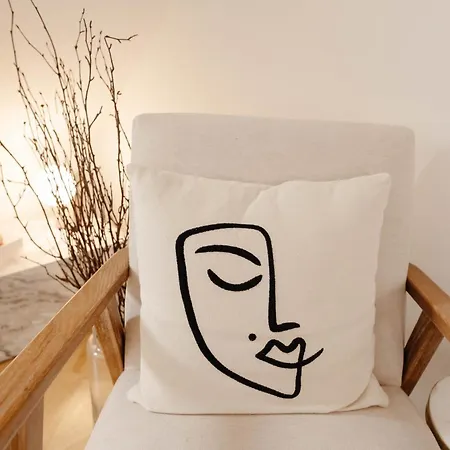 Stylish & Comfortable Modern Getaway York