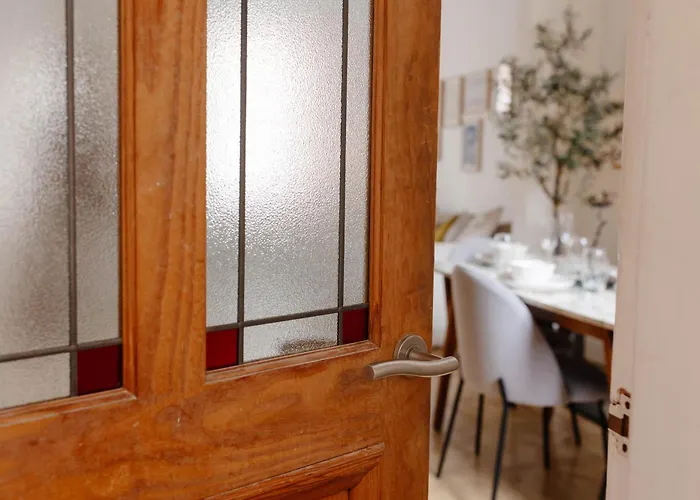 Stylish & Comfortable Modern Getaway *