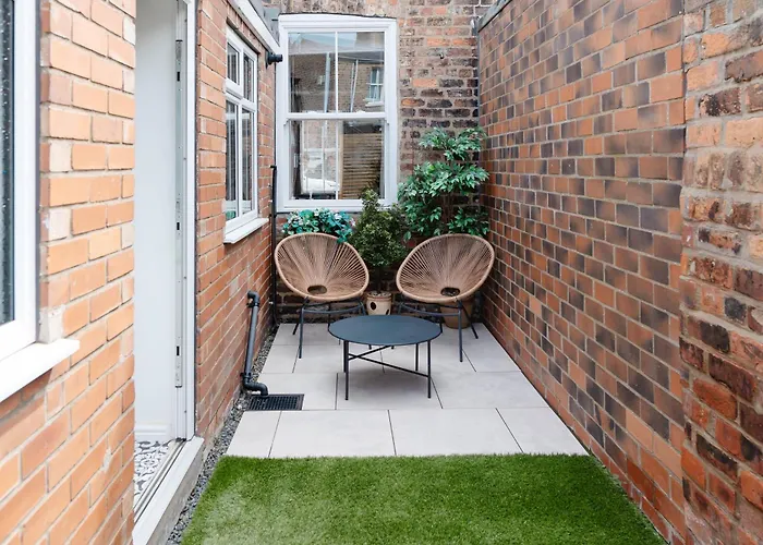 Stylish & Comfortable Modern Getaway 约克