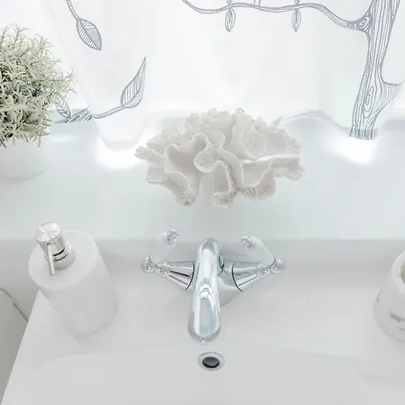 Stylish & Comfortable Modern Getaway Semesterbostad *