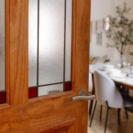 Stylish & Comfortable Modern Getaway *