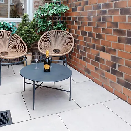 Stylish & Comfortable Modern Getaway Semesterbostad *