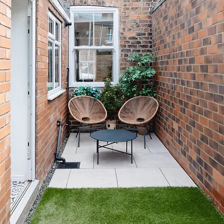 Stylish & Comfortable Modern Getaway York