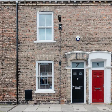 Stylish & Comfortable Modern Getaway Semesterbostad *